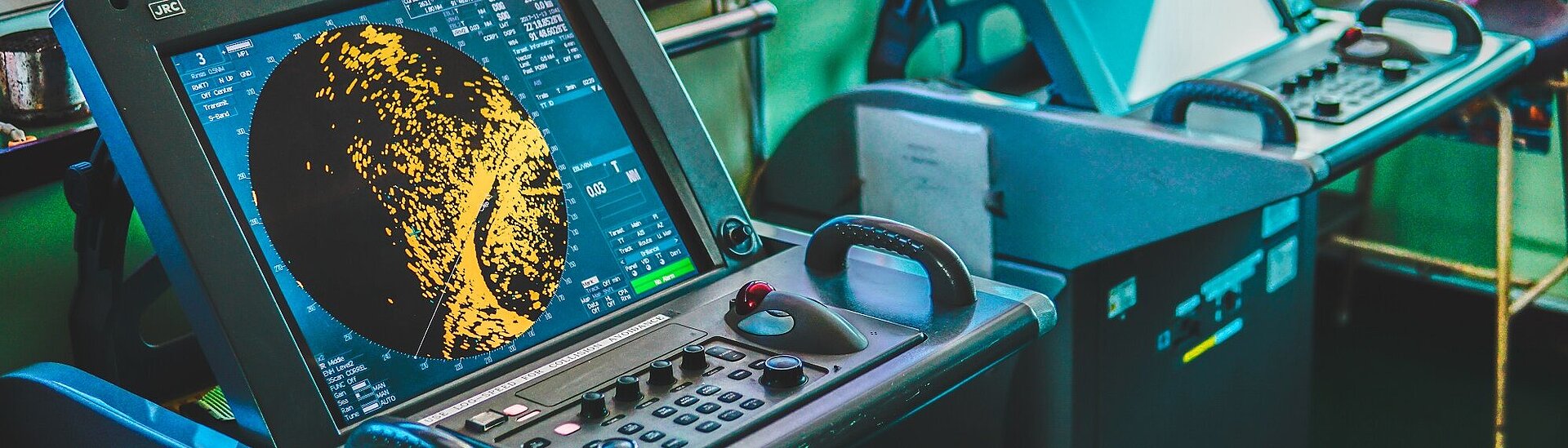 Communicating Under Water Over Several Kilometers – Facilitating Underwater Communication via Sonar with Piezo Components for Demanding Hydroacoustic Applications.